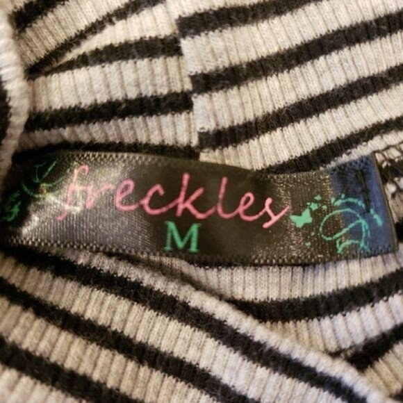 Freckles Striped Black & White Mock Neck Sleeveless Crop Top size Medium - Picture 5 of 5